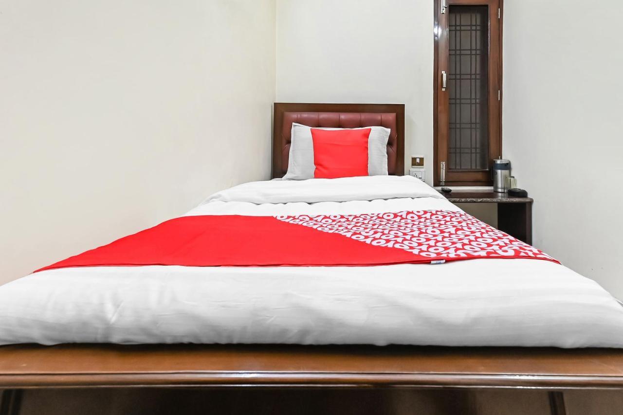 Oyo 49672 Hotel Galaxy Moradabad Eksteriør billede