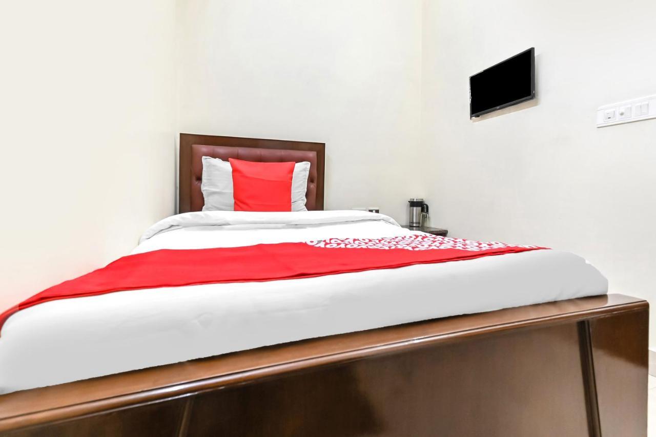 Oyo 49672 Hotel Galaxy Moradabad Eksteriør billede