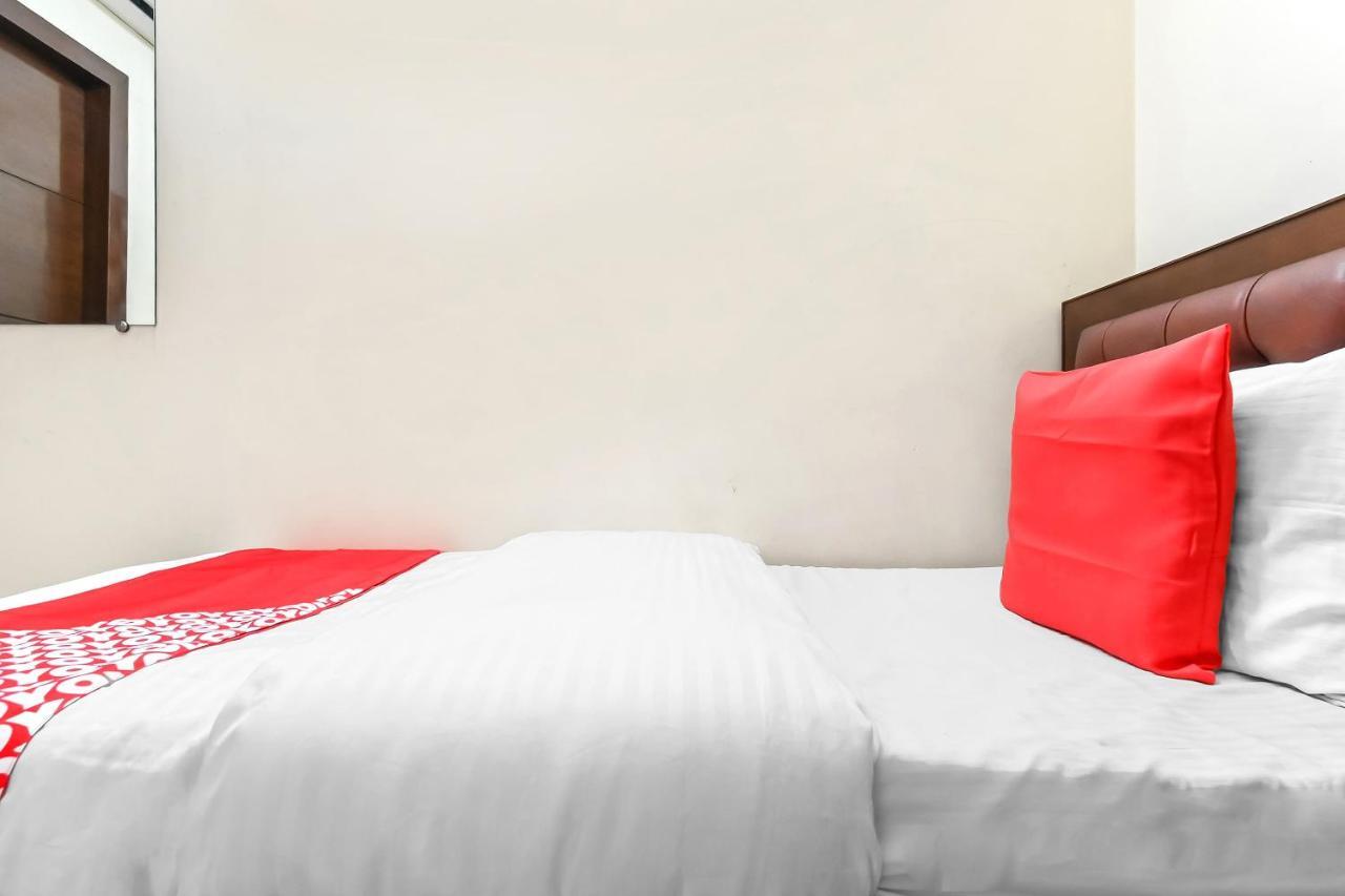 Oyo 49672 Hotel Galaxy Moradabad Eksteriør billede