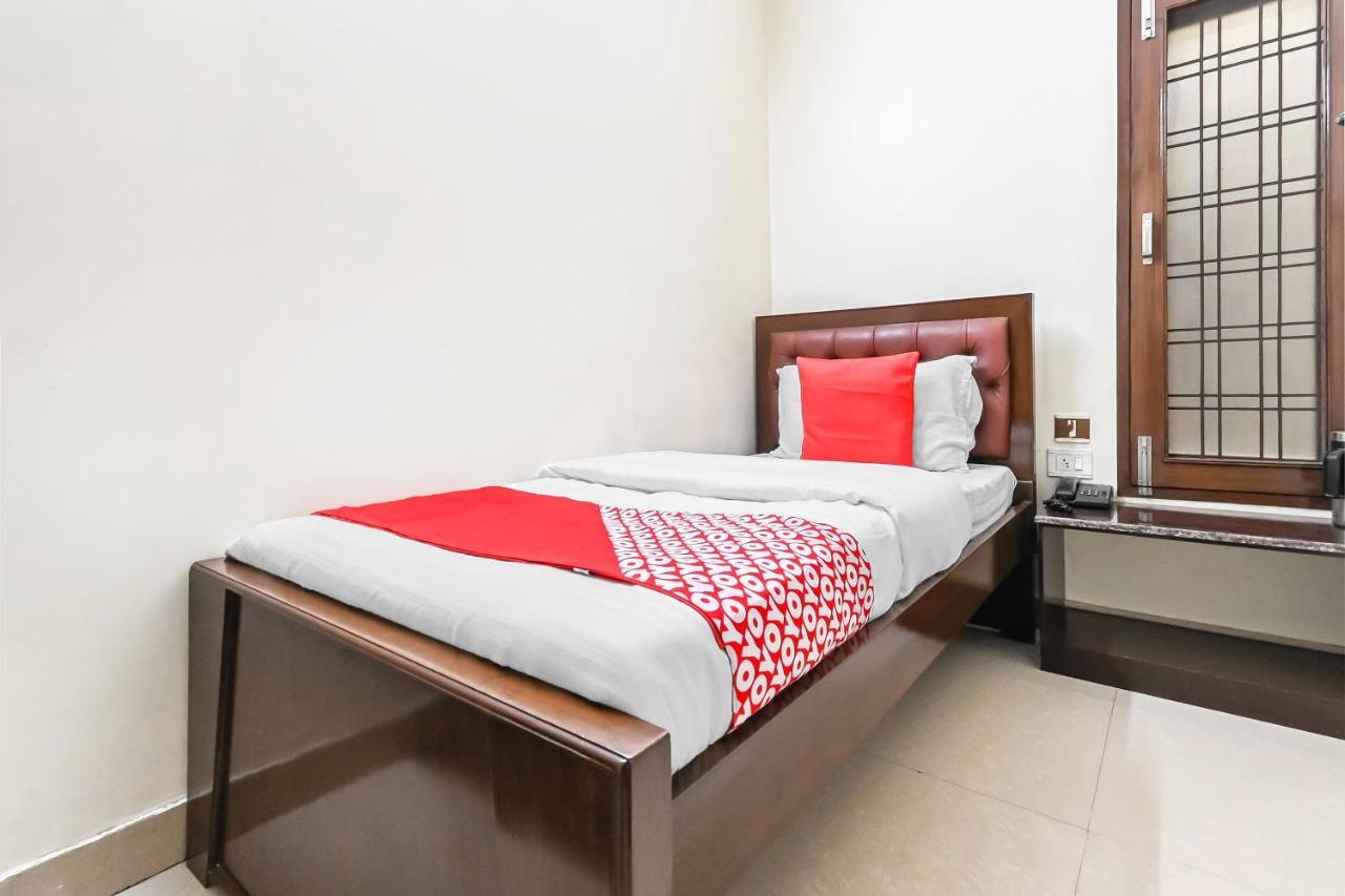 Oyo 49672 Hotel Galaxy Moradabad Eksteriør billede