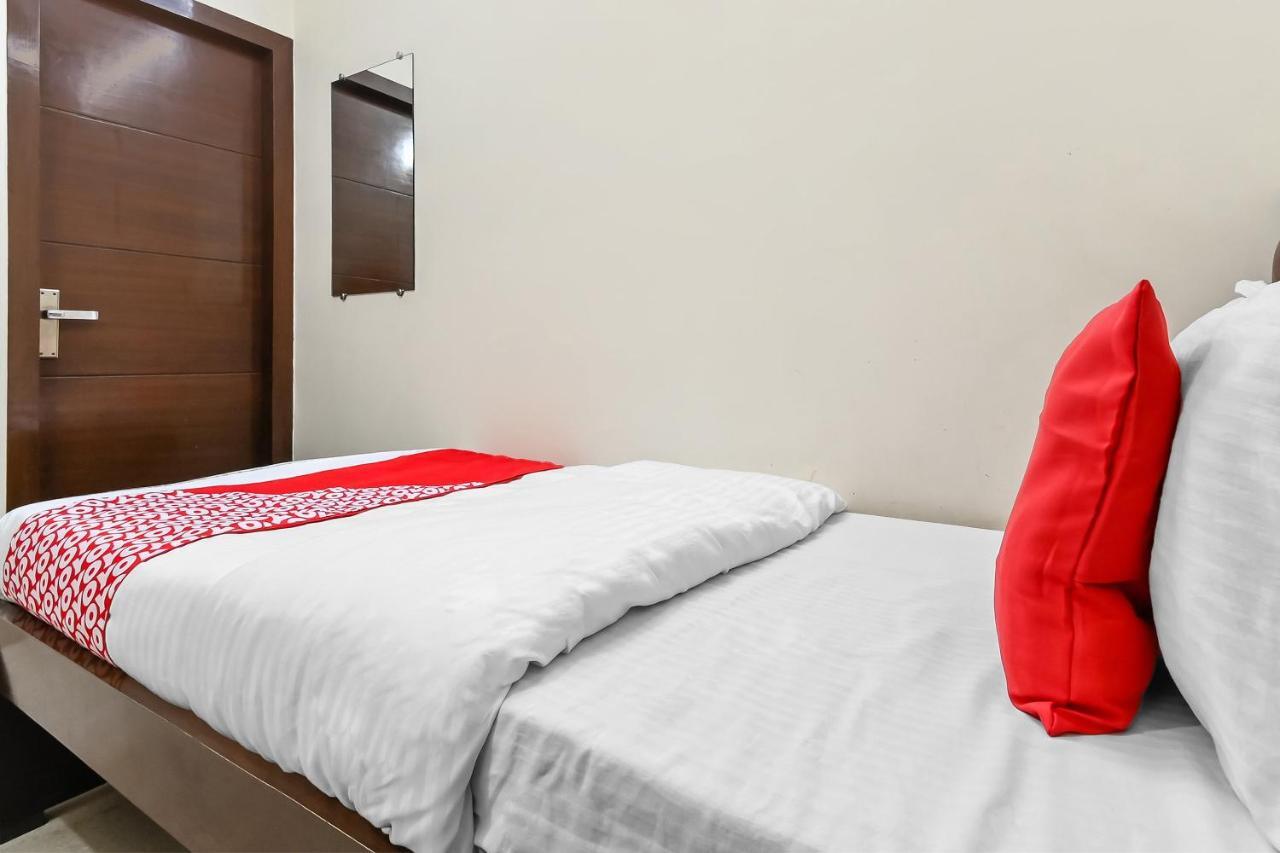 Oyo 49672 Hotel Galaxy Moradabad Eksteriør billede