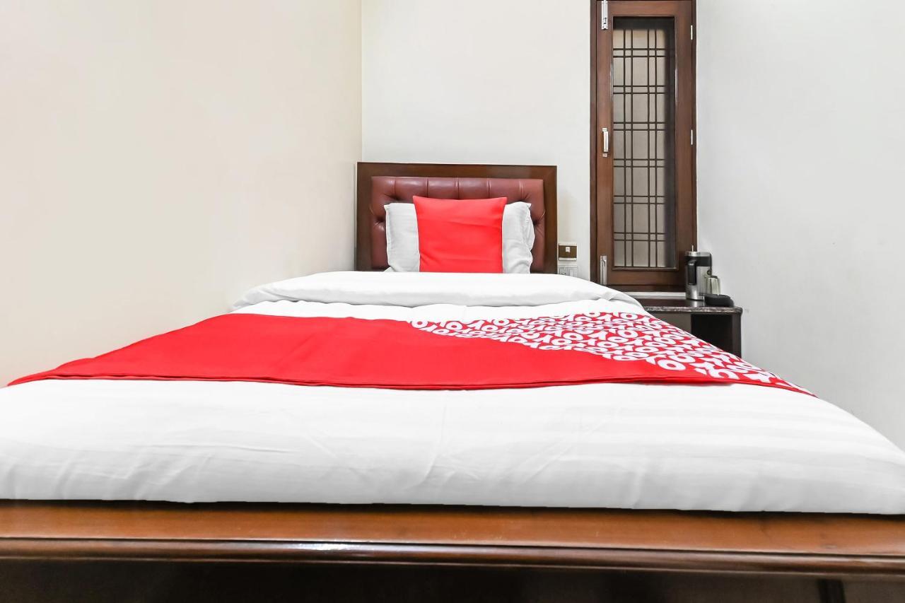 Oyo 49672 Hotel Galaxy Moradabad Eksteriør billede