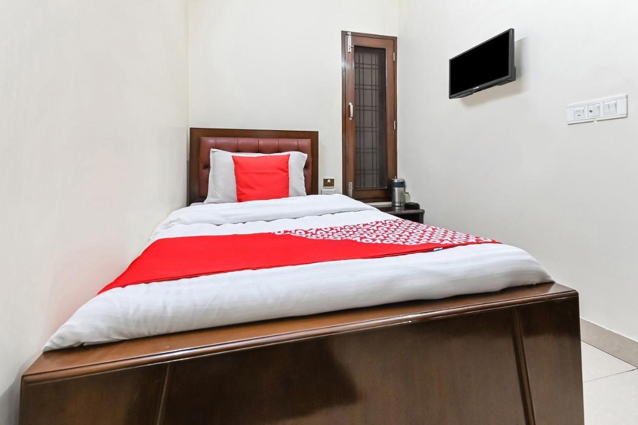 Oyo 49672 Hotel Galaxy Moradabad Eksteriør billede