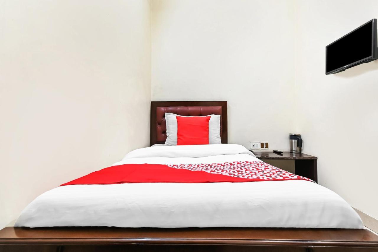 Oyo 49672 Hotel Galaxy Moradabad Eksteriør billede