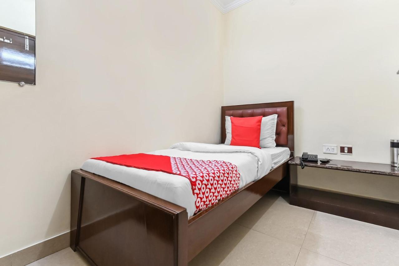 Oyo 49672 Hotel Galaxy Moradabad Eksteriør billede